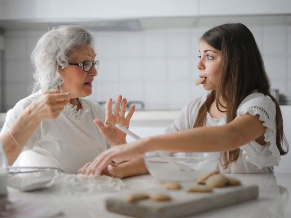 How long is the use time of adult diapers